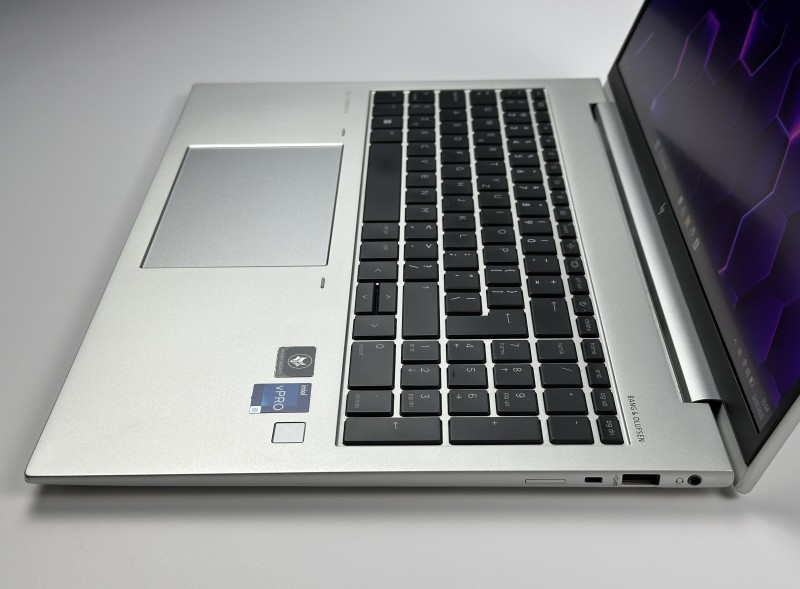 HP EliteBook 860 G9 i5-1245U, 16" FHD+ (1920x1200) – wydajny laptop biznesowy do pracy biurowej, mobilnej i wielozadaniowej.