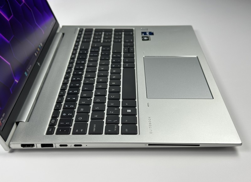 HP EliteBook 860 G9 i5-1245U, 16" FHD+ (1920x1200) – wydajny laptop biznesowy do pracy biurowej, mobilnej i wielozadaniowej.