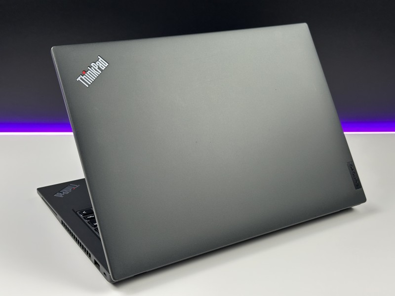 Lenovo ThinkPad P14s Gen 3 i7-1260P, T550 4GB, 14" FHD+ – mobilna stacja robocza do CAD i pracy projektowej z klawiaturą US.