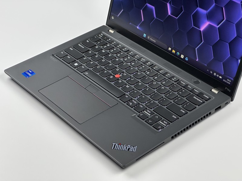 Lenovo ThinkPad P14s Gen 3 i7-1260P, T550 4GB, 14" FHD+ – mobilna stacja robocza do CAD i pracy projektowej z klawiaturą US.