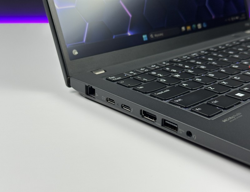 Lenovo ThinkPad P14s Gen 3 i7-1260P, T550 4GB, 14" FHD+ – mobilna stacja robocza do CAD i pracy projektowej z klawiaturą US.