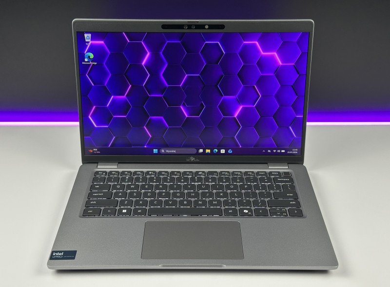 Dell Latitude 5450 Ultra 7 165U, dotykowa matryca, DDR5 – nowoczesny laptop biznesowy do pracy mobilnej z klawiaturą US i wysoką wydajnością.