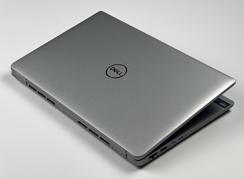 Dell Latitude 5450 Ultra 7 165U, dotykowa matryca, DDR5 – nowoczesny laptop biznesowy do pracy mobilnej z klawiaturą US i wysoką wydajnością.