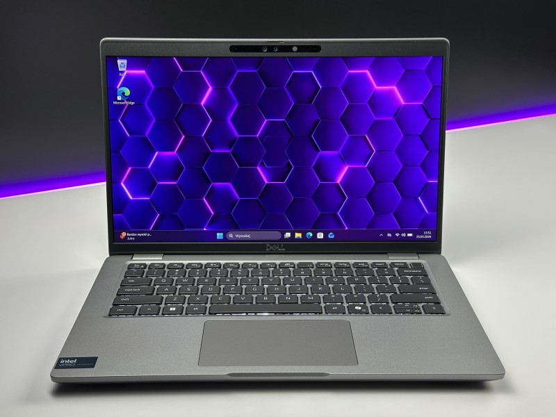 Dell Latitude 5450 Ultra 7 165U, dotykowa matryca, DDR5 – nowoczesny laptop biznesowy do pracy mobilnej z klawiaturą US i wysoką wydajnością.