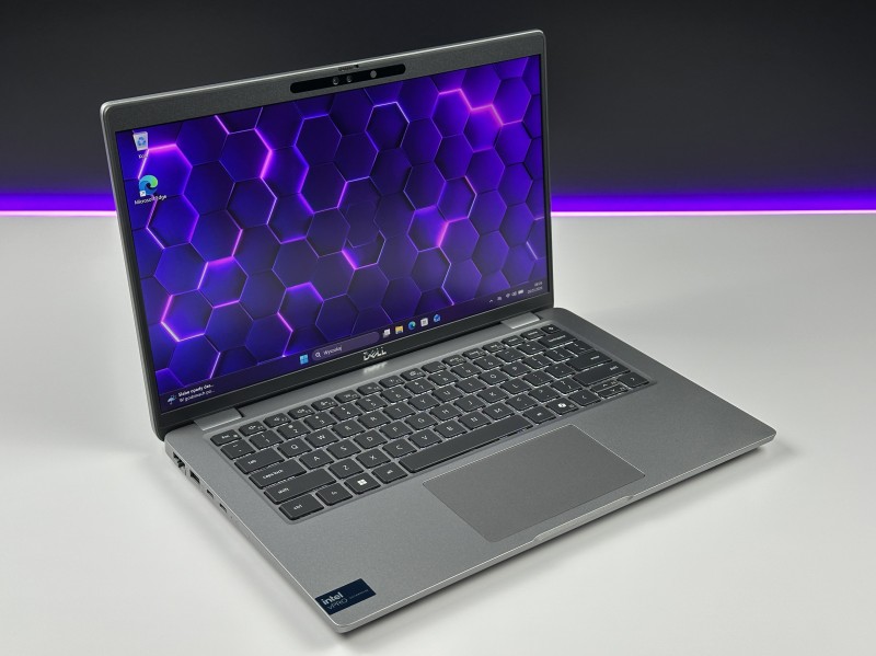 Dell Latitude 5450 Ultra 7 165U, 14" FHD, DDR5 – nowoczesny laptop biznesowy do pracy mobilnej i biurowej z klawiaturą US i wysoką wydajnością.