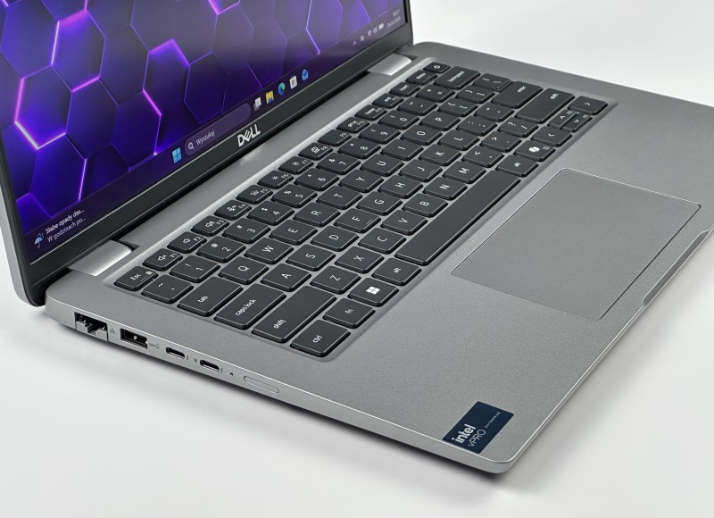 Dell Latitude 5450 Ultra 7 165U, 14" FHD, DDR5 – nowoczesny laptop biznesowy do pracy mobilnej i biurowej z klawiaturą US i wysoką wydajnością.