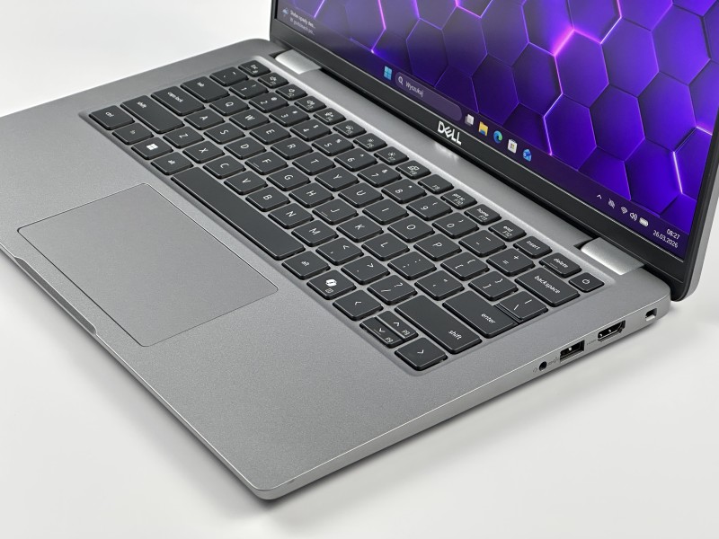 Dell Latitude 5450 Ultra 7 165U, 14" FHD, DDR5 – nowoczesny laptop biznesowy do pracy mobilnej i biurowej z klawiaturą US i wysoką wydajnością.