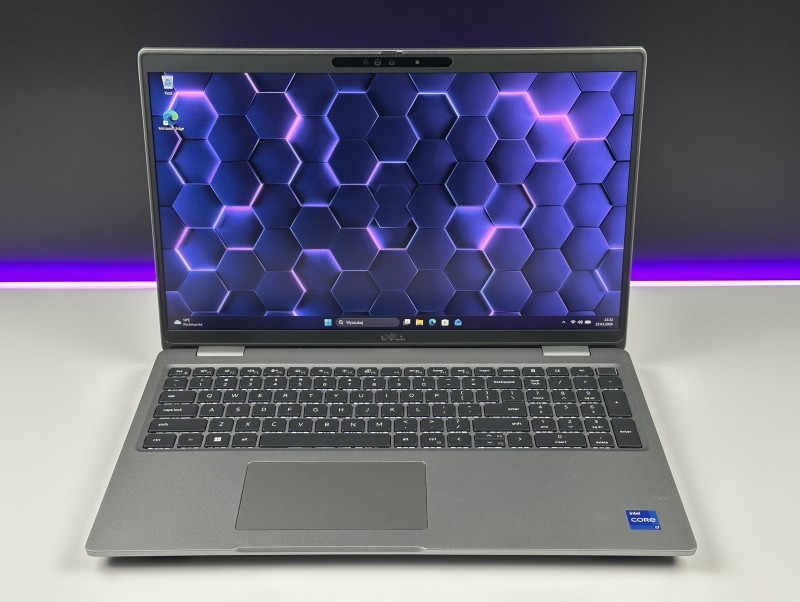 Dell Precision 3580 z i7-1370P i RTX A500. Dotykowy ekran 15,6” oraz klawiatura US z pełnym wsparciem polskich znaków zapewniają komfort pracy.