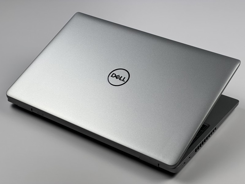 Dell Precision 3580 z i7-1370P i RTX A500. Dotykowy ekran 15,6” oraz klawiatura US z pełnym wsparciem polskich znaków zapewniają komfort pracy.