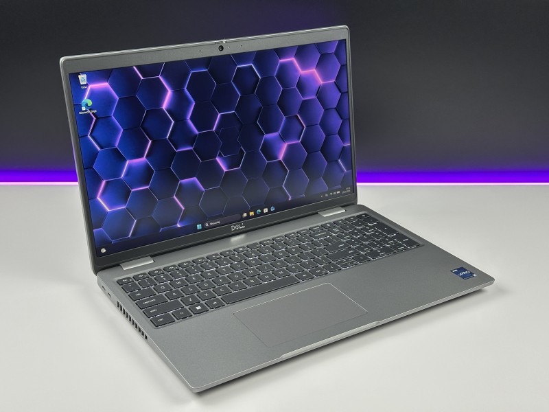 Dell Precision 3580 i5-1335U, matryca 15,6" FHD – wydajny laptop biznesowy do pracy biurowej i projektowej z klawiaturą US.