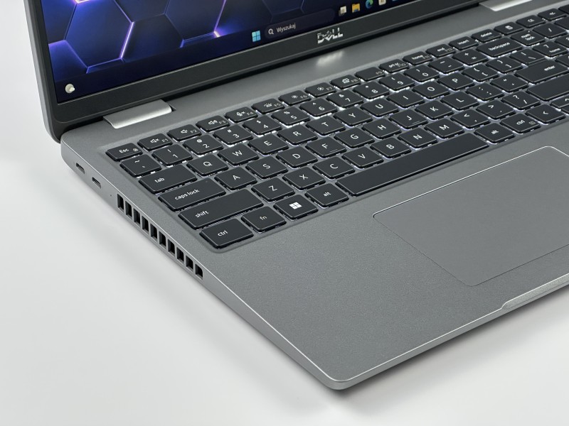 Dell Precision 3580 i5-1335U, matryca 15,6" FHD – wydajny laptop biznesowy do pracy biurowej i projektowej z klawiaturą US.