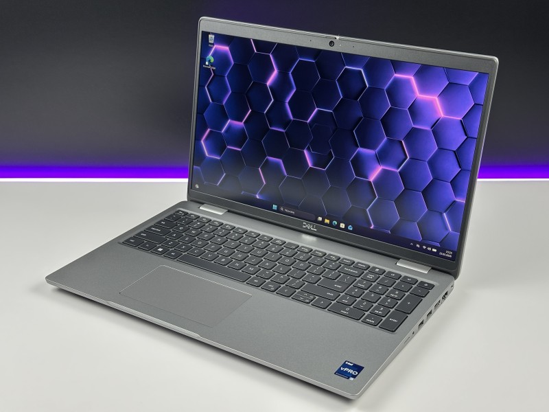 Dell Precision 3580 i5-1335U, matryca 15,6" FHD – wydajny laptop biznesowy do pracy biurowej i projektowej z klawiaturą US.