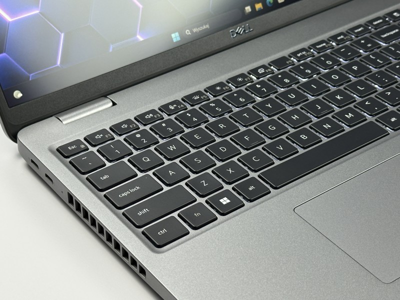 Dell Precision 3580 i5-1335U, matryca 15,6" FHD – wydajny laptop biznesowy do pracy biurowej i projektowej z klawiaturą US.