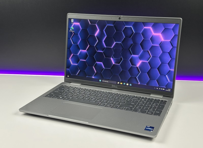 Dell Precision 3580 i5-1335U, matryca 15,6" FHD – wydajny laptop biznesowy do pracy biurowej i projektowej z klawiaturą US.