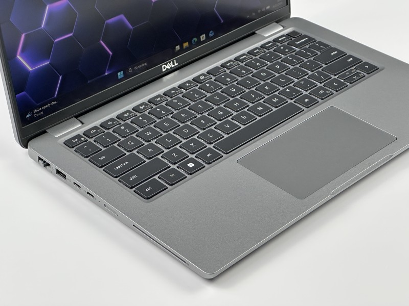 Dell Latitude 5440 i5-1350P, klawiatura US – nowoczesny laptop biznesowy do pracy zdalnej, biura i multitaskingu. Szybki, energooszczędny i solidny.