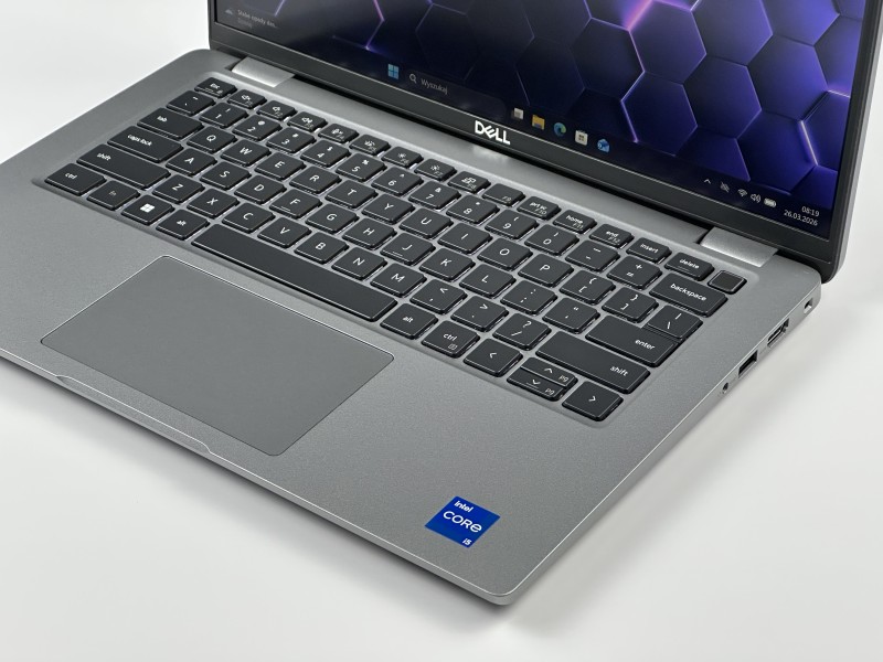 Dell Latitude 5440 i5-1350P, klawiatura US – nowoczesny laptop biznesowy do pracy zdalnej, biura i multitaskingu. Szybki, energooszczędny i solidny.
