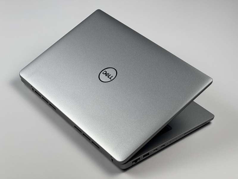 Dell Latitude 5440 i5-1350P, klawiatura US – nowoczesny laptop biznesowy do pracy zdalnej, biura i multitaskingu. Szybki, energooszczędny i solidny.