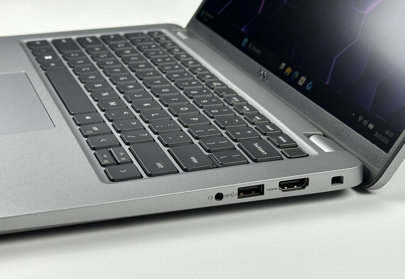 Dell Latitude 5440 i5-1350P, klawiatura US – nowoczesny laptop biznesowy do pracy zdalnej, biura i multitaskingu. Szybki, energooszczędny i solidny.