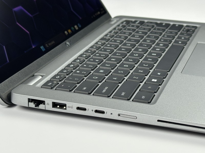 Dell Latitude 5440 i5-1350P, klawiatura US – nowoczesny laptop biznesowy do pracy zdalnej, biura i multitaskingu. Szybki, energooszczędny i solidny.