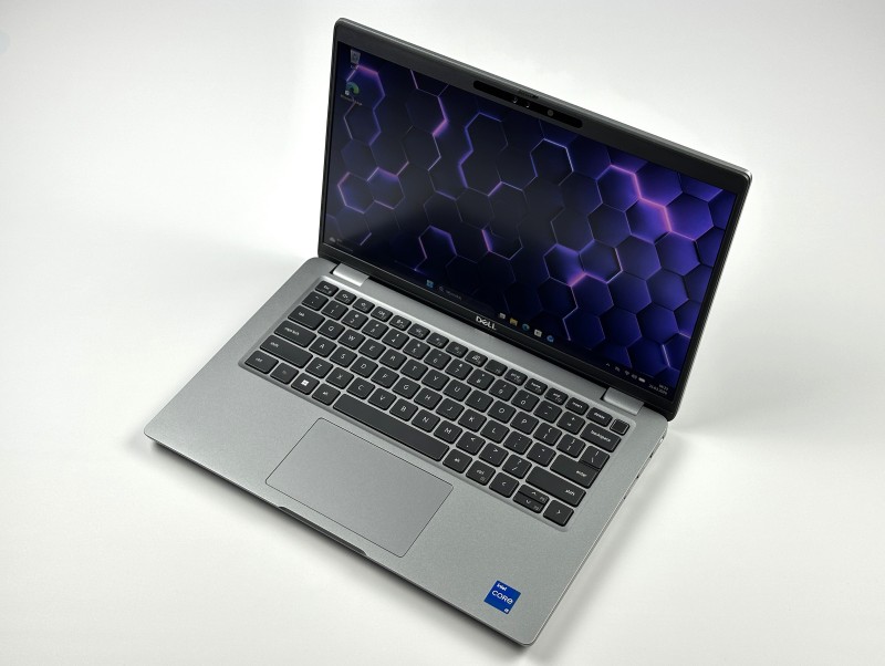 Dell Latitude 5440 i5-1350P, klawiatura US – nowoczesny laptop biznesowy do pracy zdalnej, biura i multitaskingu. Szybki, energooszczędny i solidny.