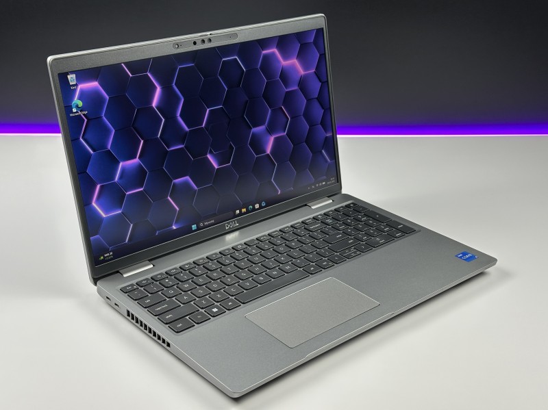 Dell Latitude 5531 i5-12500H, 15,6" FHD – wydajny laptop biznesowy do pracy biurowej i mobilnej z klawiaturą US i polskimi znakami.