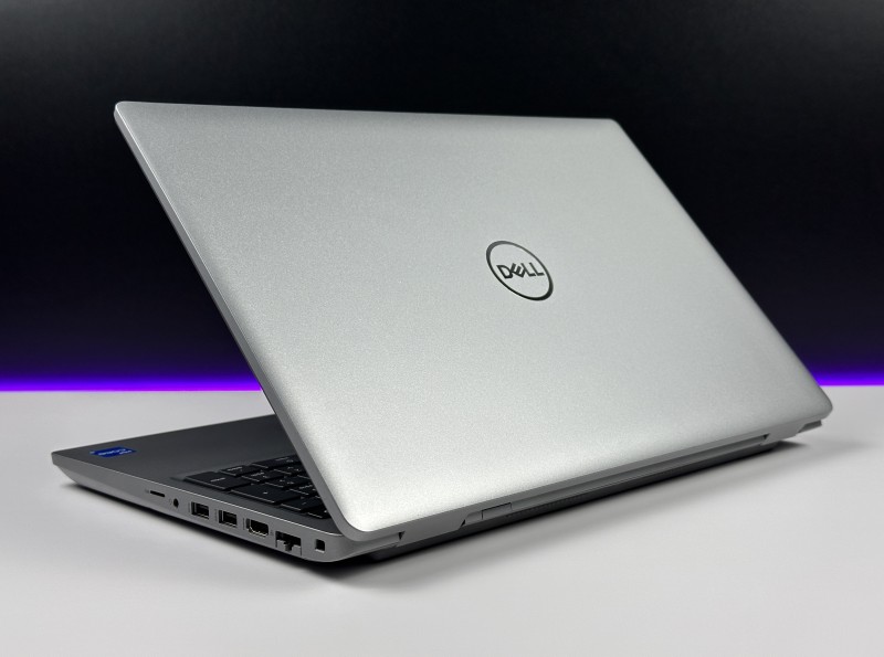 Dell Latitude 5531 i5-12500H, 15,6" FHD – wydajny laptop biznesowy do pracy biurowej i mobilnej z klawiaturą US i polskimi znakami.