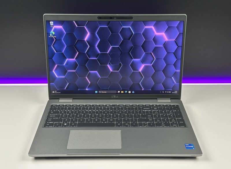 Dell Precision 3561 i5-11400H, T600 (4GB), dotykowa matryca 15,6" FHD – mobilna stacja robocza do CAD i projektowania z klawiaturą US.