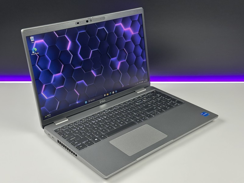 Dell Precision 3561 i5-11400H, T600 (4GB), dotykowa matryca 15,6" FHD – mobilna stacja robocza do CAD i projektowania z klawiaturą US.