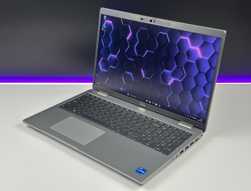 Dell Precision 3561 i5-11400H, T600 (4GB), dotykowa matryca 15,6" FHD – mobilna stacja robocza do CAD i projektowania z klawiaturą US.