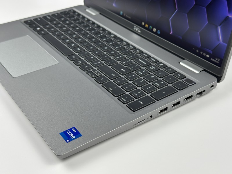 Dell Precision 3560 i7-1185G7, T500 (2GB), ekran 15,6" FHD – mobilna stacja robocza do CAD, projektowania i pracy technicznej z klawiaturą US.