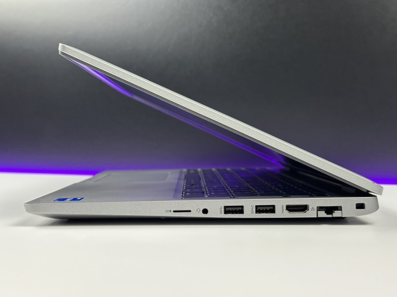 Dell Precision 3560 i7-1185G7, T500 (2GB), ekran 15,6" FHD – mobilna stacja robocza do CAD, projektowania i pracy technicznej z klawiaturą US.