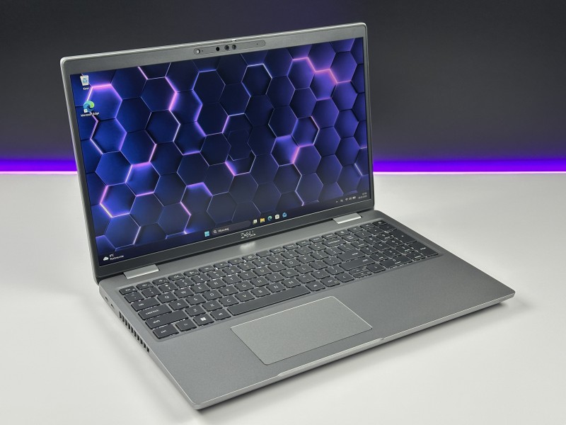 Dell Precision 3571 i5-12600H, T600 (4GB), ekran 15,6" FHD – mobilna stacja robocza do CAD, projektowania i pracy technicznej z klawiaturą US.