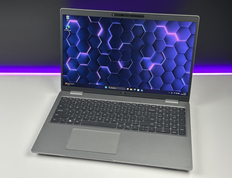 Dell Precision 3571 i5-12600H, T600 (4GB), ekran 15,6" FHD – mobilna stacja robocza do CAD, projektowania i pracy technicznej z klawiaturą US.