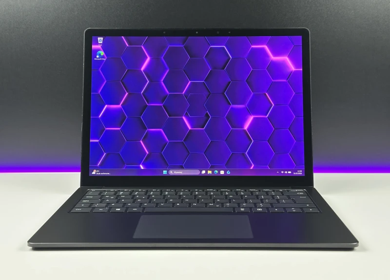 Microsoft Surface Laptop 4 i5-1145G7, 8GB ram / 256GB ssd, 13,5" PixelSense dotykowy – elegancki laptop biznesowy do pracy mobilnej i codziennej.
