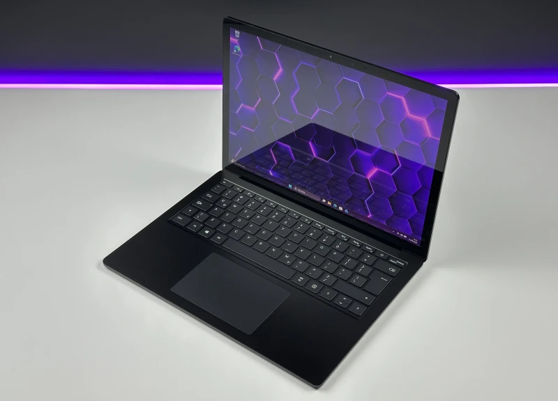 Microsoft Surface Laptop 4 i5-1145G7, 8GB ram / 256GB ssd, 13,5" PixelSense dotykowy – elegancki laptop biznesowy do pracy mobilnej i codziennej.