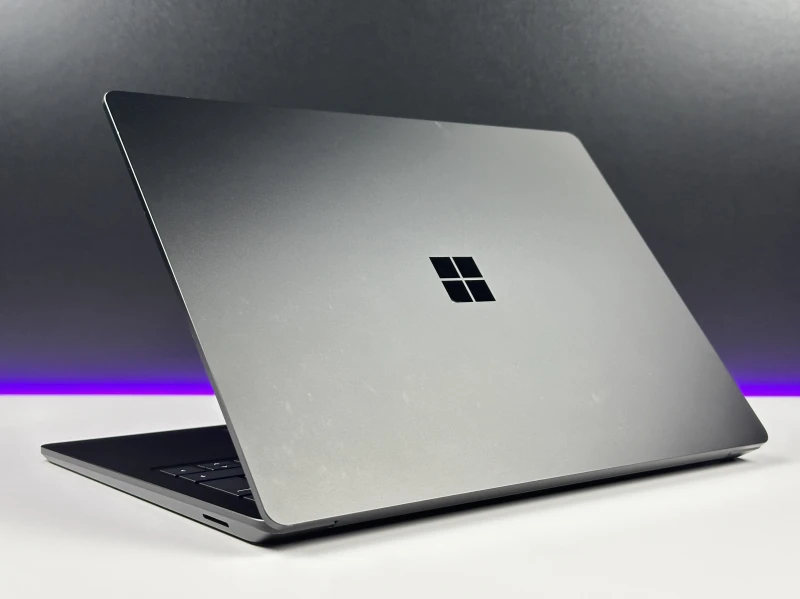 Microsoft Surface Laptop 4 i5-1145G7, 8GB ram / 256GB ssd, 13,5" PixelSense dotykowy – elegancki laptop biznesowy do pracy mobilnej i codziennej.