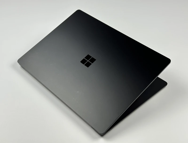 Microsoft Surface Laptop 4 i5-1145G7, 8GB ram / 256GB ssd, 13,5" PixelSense dotykowy – elegancki laptop biznesowy do pracy mobilnej i codziennej.