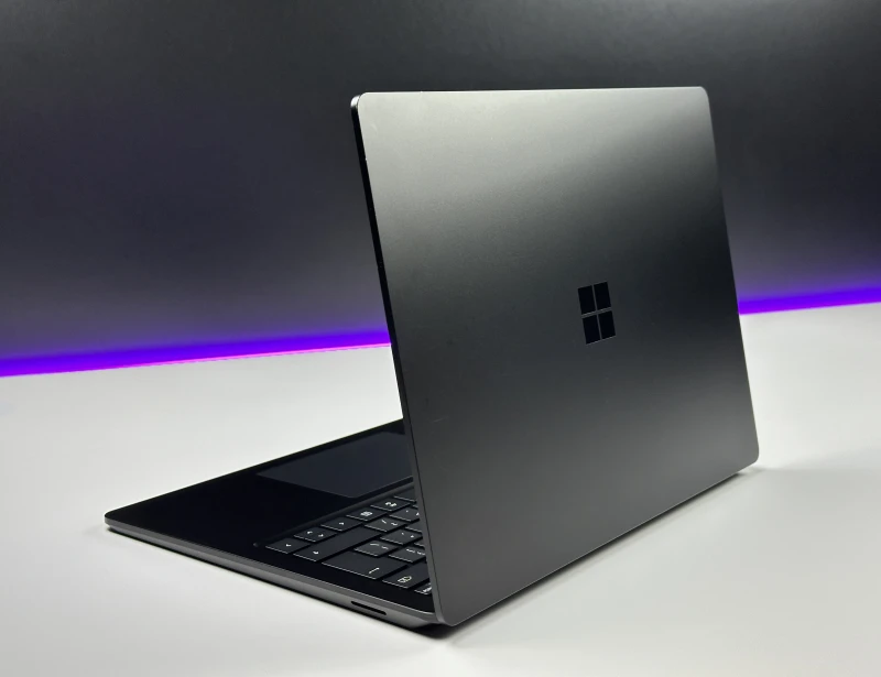 Microsoft Surface Laptop 4 i5-1145G7, 8GB ram / 256GB ssd, 13,5" PixelSense dotykowy – elegancki laptop biznesowy do pracy mobilnej i codziennej.