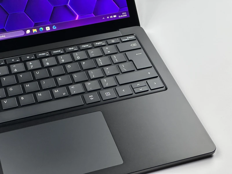 Microsoft Surface Laptop 4 i5-1145G7, 8GB ram / 256GB ssd, 13,5" PixelSense dotykowy – elegancki laptop biznesowy do pracy mobilnej i codziennej.