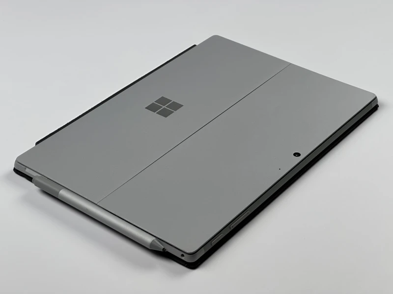 Microsoft Surface Pro 7+ i5-1135G7, 8GB RAM / 256GB SSD, 12,3" PixelSense – lekki laptop 2w1 do pracy mobilnej, notatek i codziennego użytkowania.