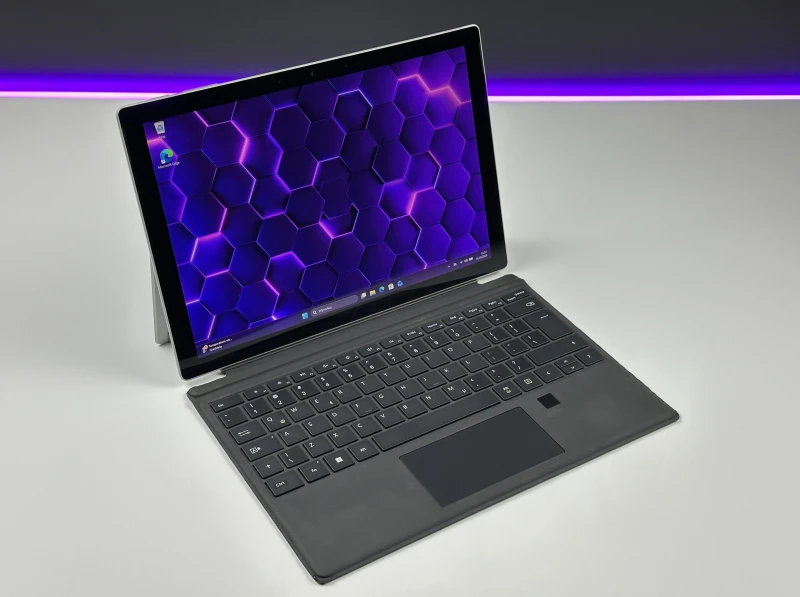 Microsoft Surface Pro 7+ i5-1135G7, 8GB RAM / 256GB SSD, 12,3" PixelSense – lekki laptop 2w1 do pracy mobilnej, notatek i codziennego użytkowania.