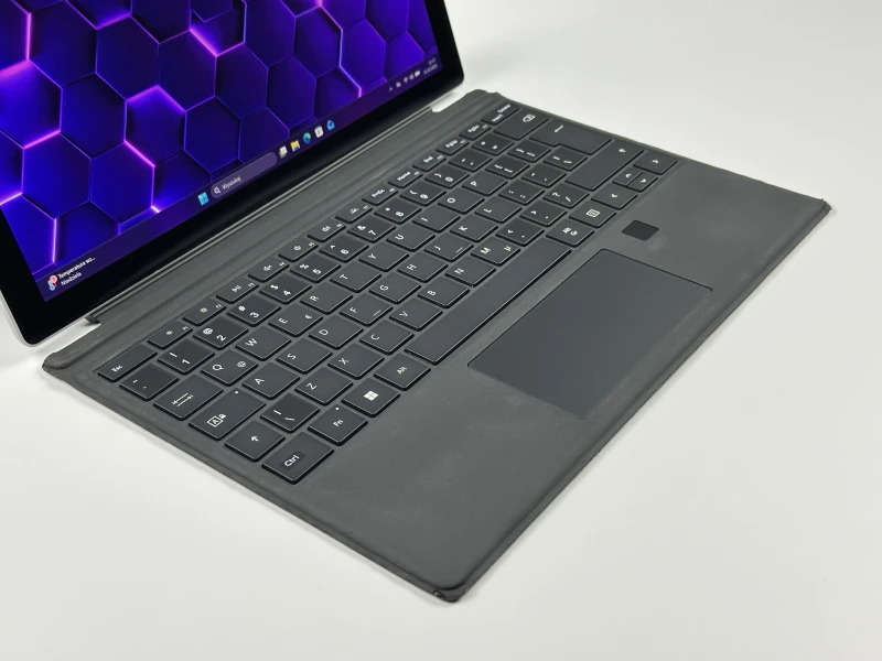 Microsoft Surface Pro 7+ i5-1135G7, 8GB RAM / 256GB SSD, 12,3" PixelSense – lekki laptop 2w1 do pracy mobilnej, notatek i codziennego użytkowania.