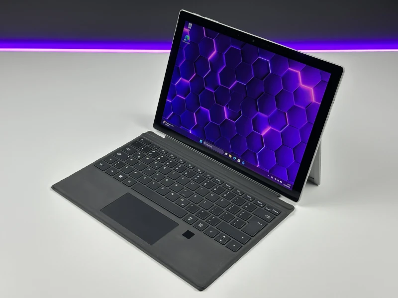 Microsoft Surface Pro 7+ i5-1135G7, 8GB RAM / 256GB SSD, 12,3" PixelSense – lekki laptop 2w1 do pracy mobilnej, notatek i codziennego użytkowania.