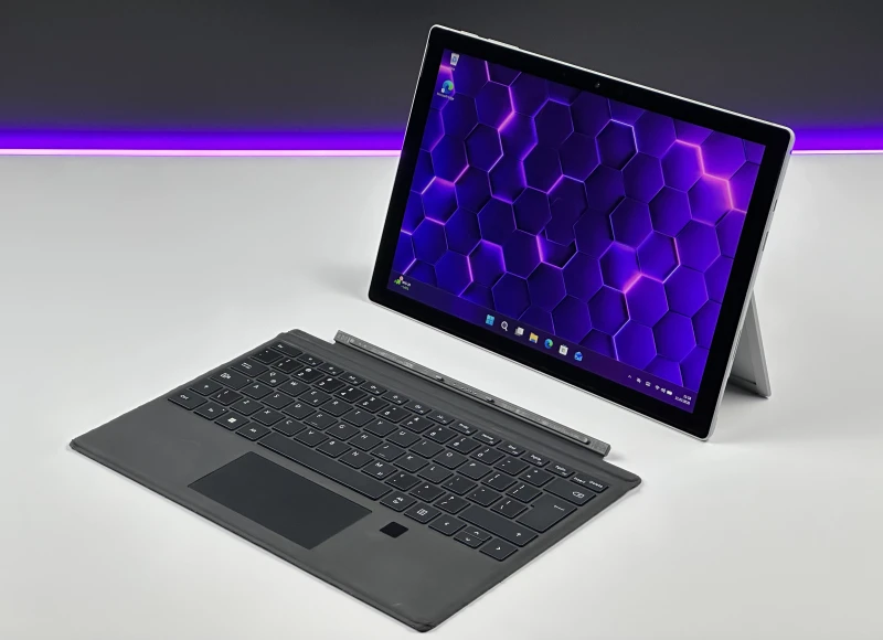 Microsoft Surface Pro 7+ i5-1135G7, 8GB RAM / 256GB SSD, 12,3" PixelSense – lekki laptop 2w1 do pracy mobilnej, notatek i codziennego użytkowania.