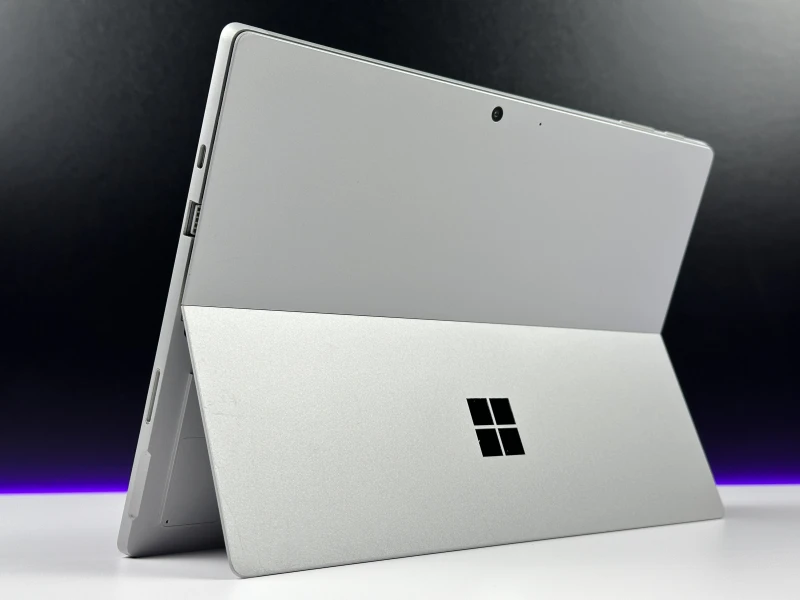 Microsoft Surface Pro 7+ i5-1135G7, 8GB RAM / 256GB SSD, 12,3" PixelSense – lekki laptop 2w1 do pracy mobilnej, notatek i codziennego użytkowania.