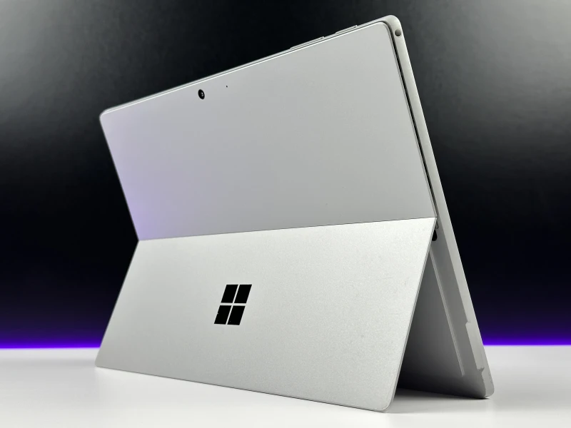 Microsoft Surface Pro 7+ i5-1135G7, 8GB RAM / 256GB SSD, 12,3" PixelSense – lekki laptop 2w1 do pracy mobilnej, notatek i codziennego użytkowania.