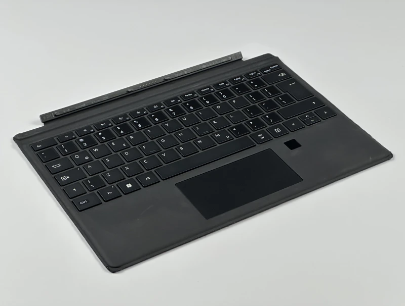 Microsoft Surface Pro 7+ i5-1135G7, 8GB RAM / 256GB SSD, 12,3" PixelSense – lekki laptop 2w1 do pracy mobilnej, notatek i codziennego użytkowania.