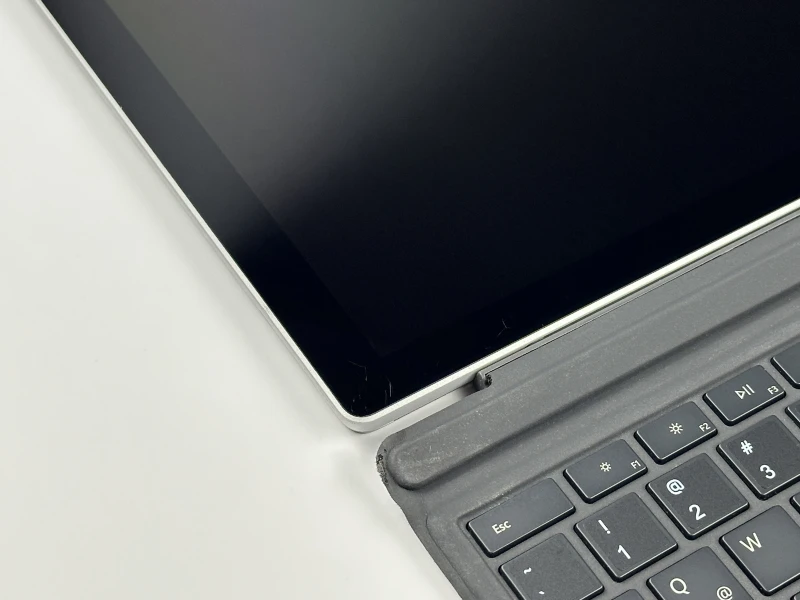 Microsoft Surface Pro 7+ i5-1135G7, 8GB RAM / 256GB SSD, 12,3" PixelSense – lekki laptop 2w1 do pracy mobilnej, notatek i codziennego użytkowania.