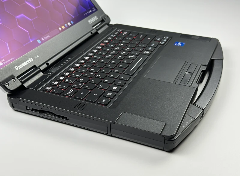 Panasonic Toughbook FZ55-2 i7-1185G7, modem LTE – wytrzymały laptop z podświetlaną klawiaturą RGB do pracy w terenie i wymagających warunkach.