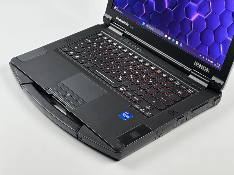 Panasonic Toughbook FZ55-2 i7-1185G7, modem LTE – wytrzymały laptop z podświetlaną klawiaturą RGB do pracy w terenie i wymagających warunkach.